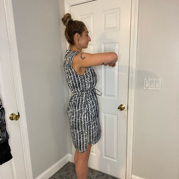 Kate Spade Saturday Sleeveless Dress Navy Blue and White with tie belt - Picture 2 of 11